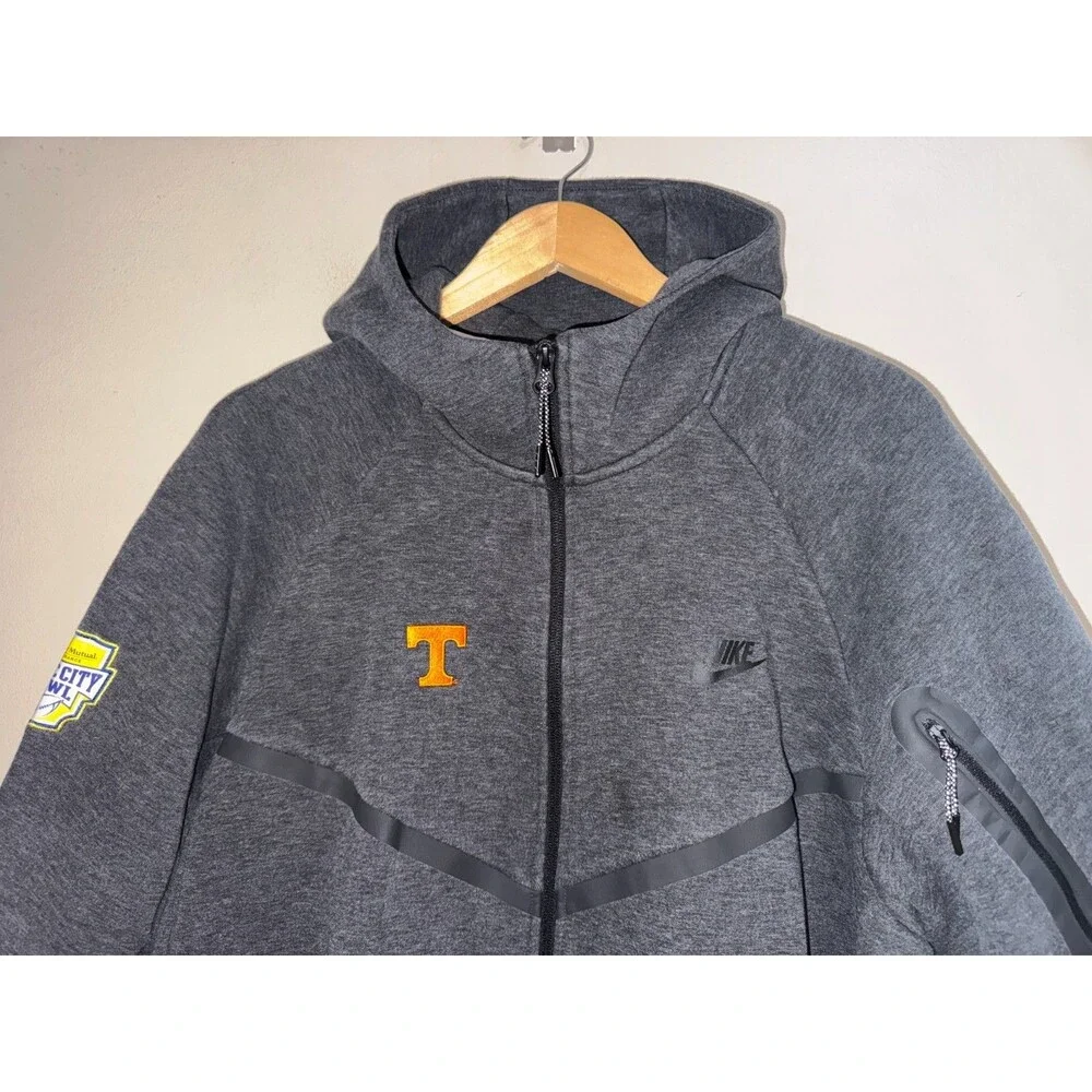 Nike Tennessee Volunteers Team Issue Music Bowl Tech Fleece Windrunner Jacket XL
